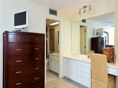 Modern Beachside Vacation Condo 2 Bedooms for Rent Week